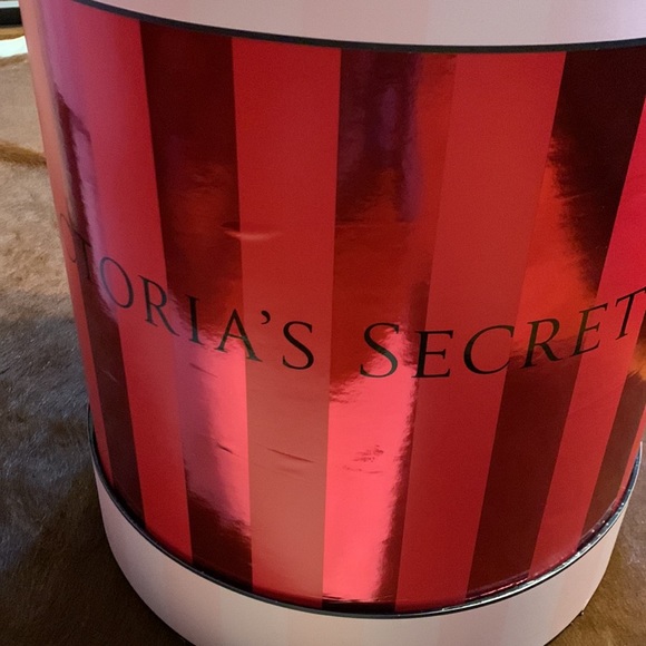 Victoria’s Secret slipper bin display - Picture 5 of 15